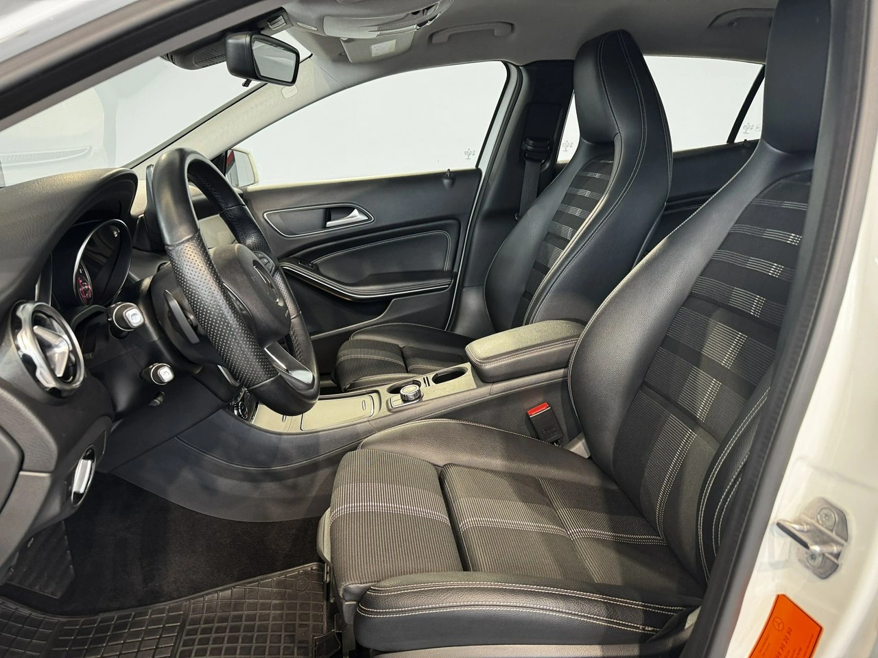 Mercedes GLA 200 - Zdjęcie 11