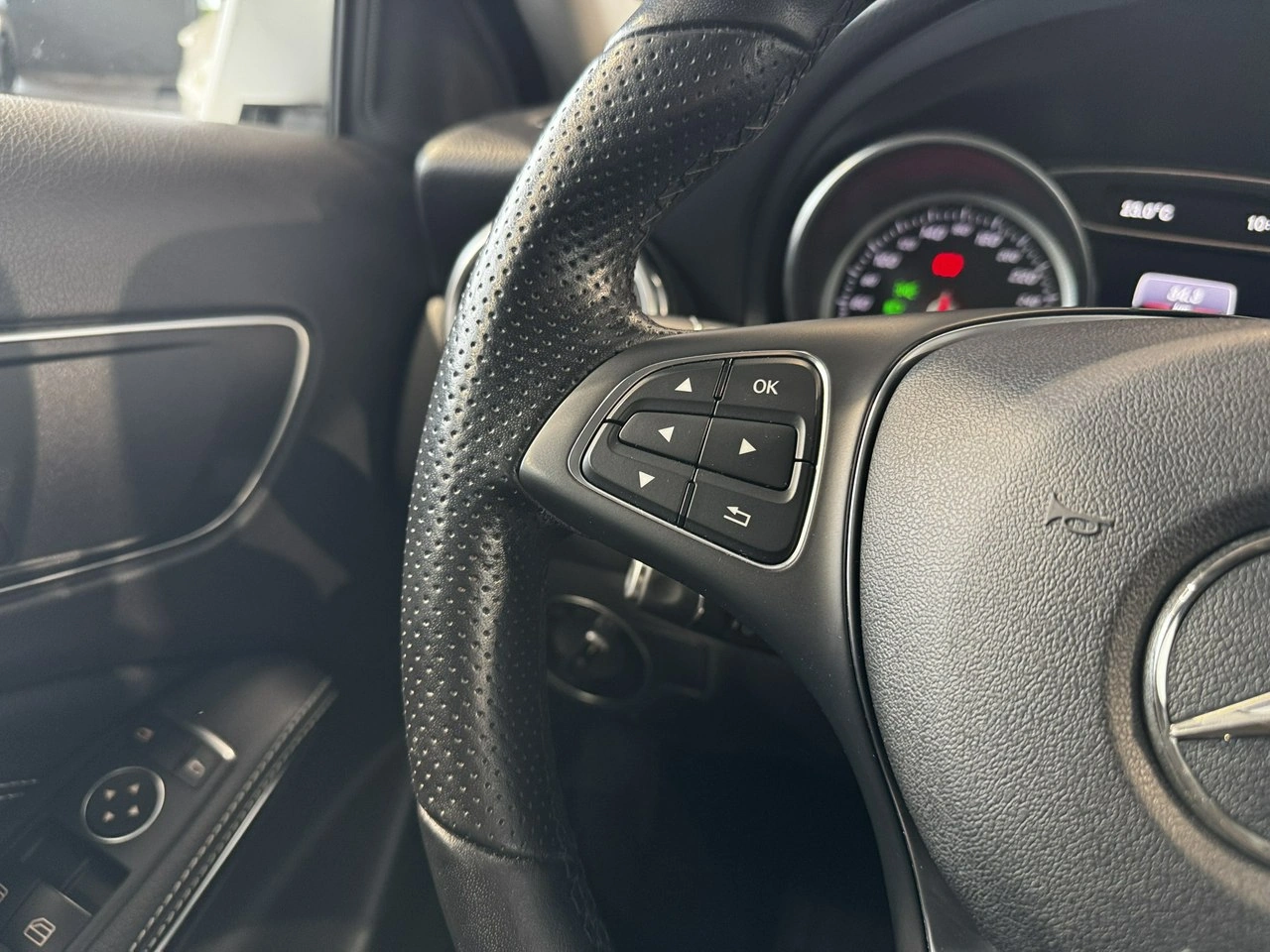 Mercedes GLA 200 - Zdjęcie 16