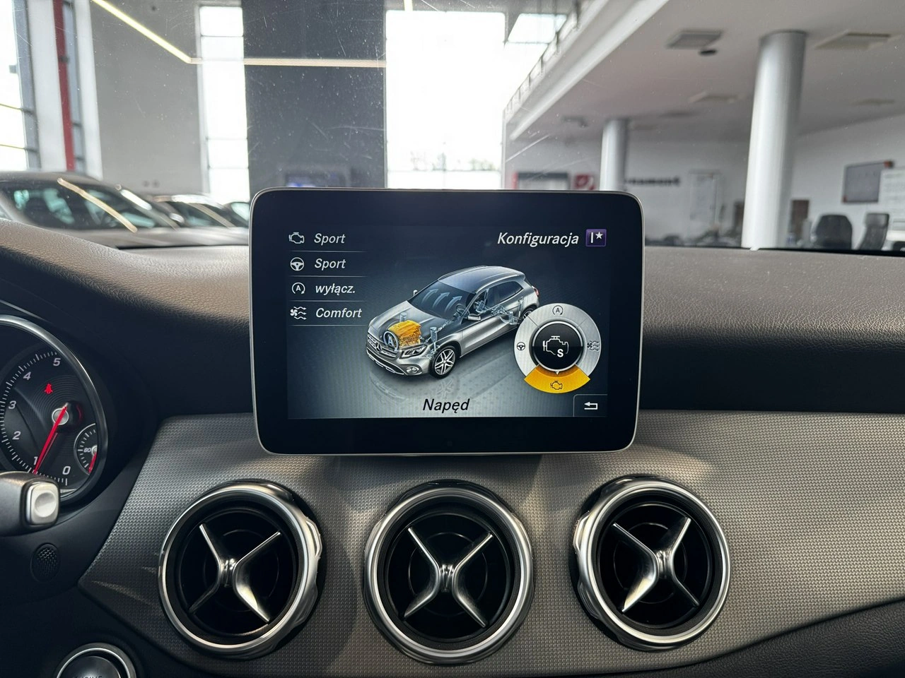 Mercedes GLA 200 - Zdjęcie 22