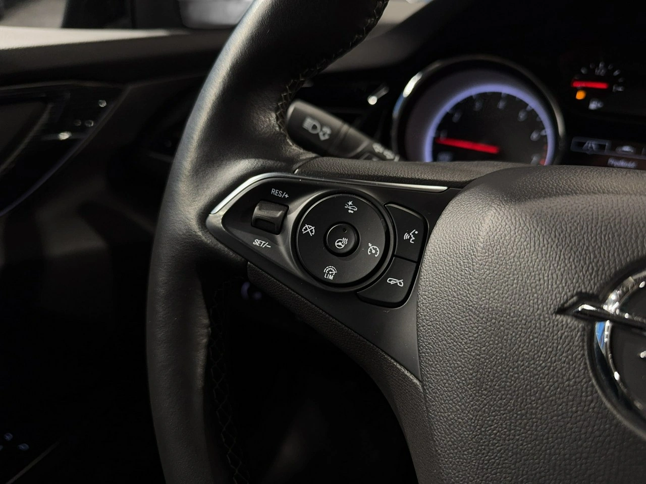 Opel Insignia - Zdjęcie 18