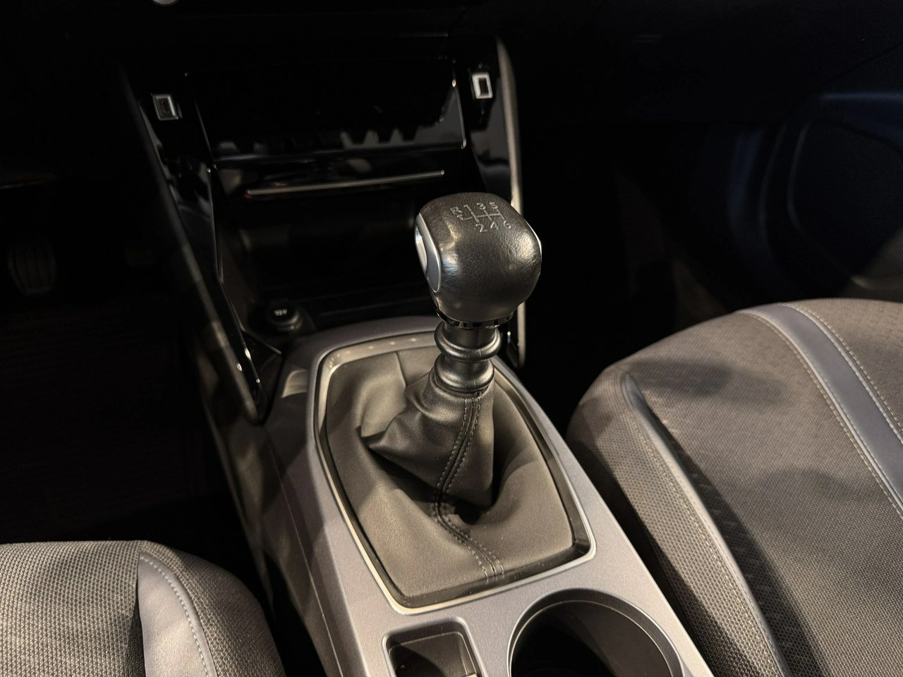 Peugeot 2008 - Zdjęcie 24