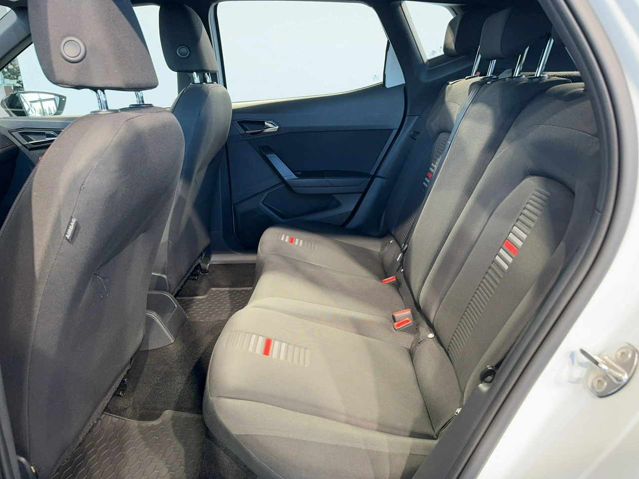 Seat Arona - Zdjęcie 11