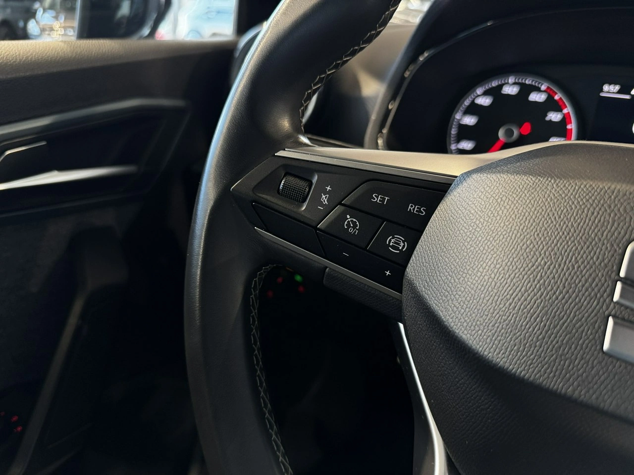 Seat Arona - Zdjęcie 18