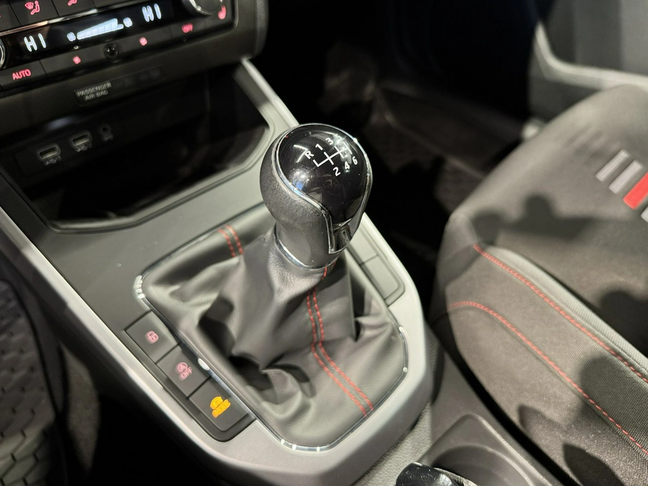 Seat Arona - Zdjęcie 23