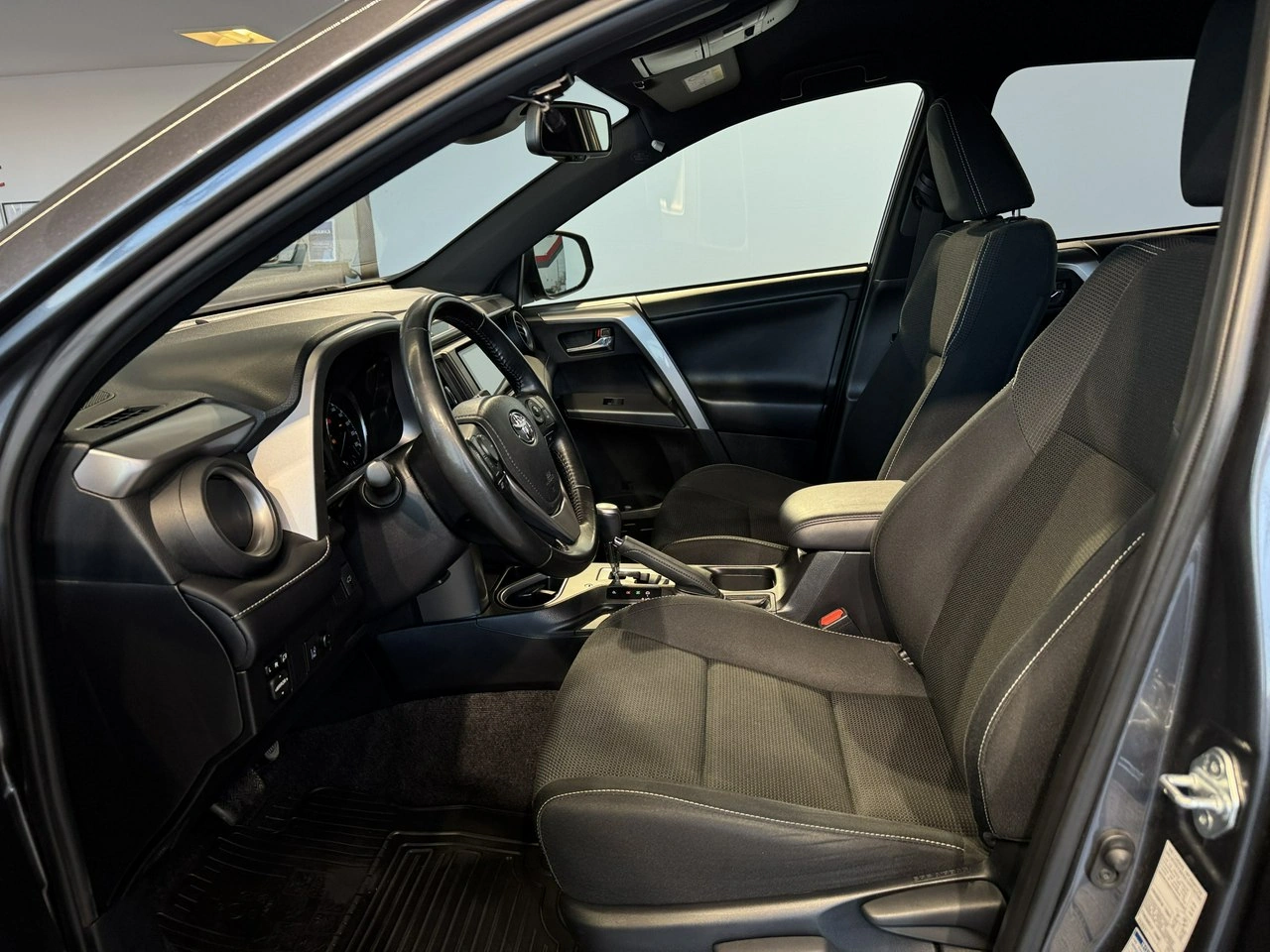 Toyota RAV-4 - Zdjęcie 15