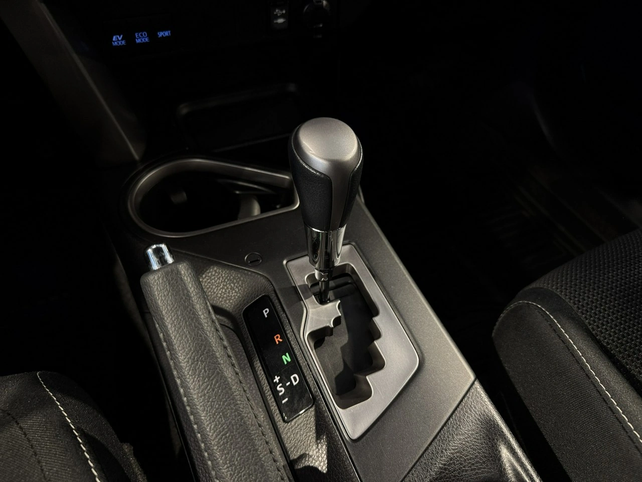 Toyota RAV-4 - Zdjęcie 26