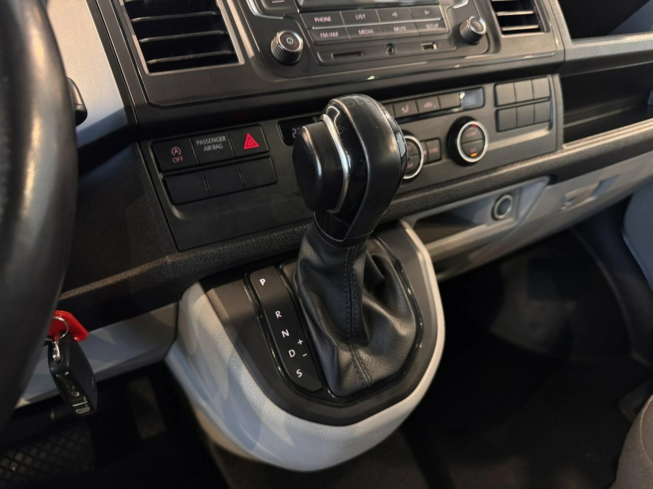 Volkswagen Caravelle - Zdjęcie 20