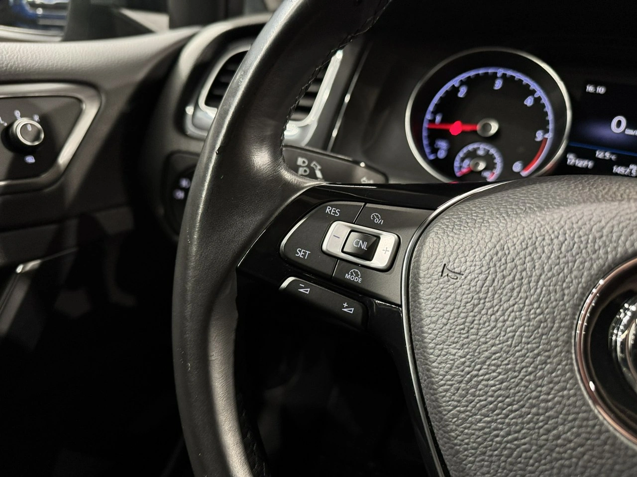 Volkswagen Golf - Zdjęcie 19