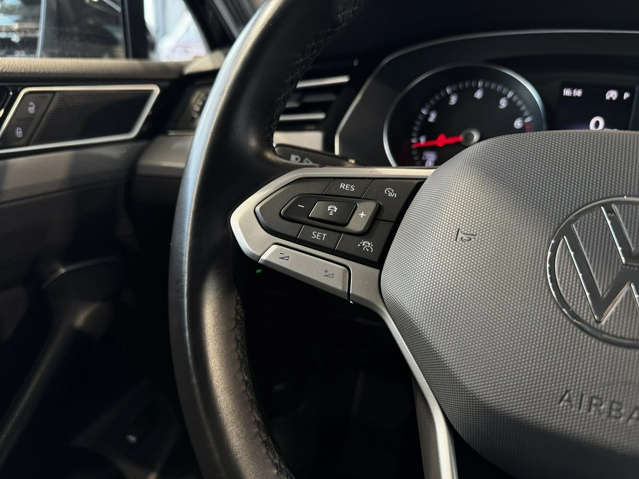 Volkswagen Passat - Zdjęcie 19