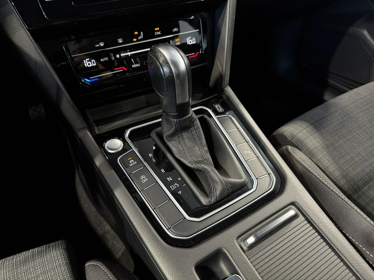 Volkswagen Passat - Zdjęcie 24