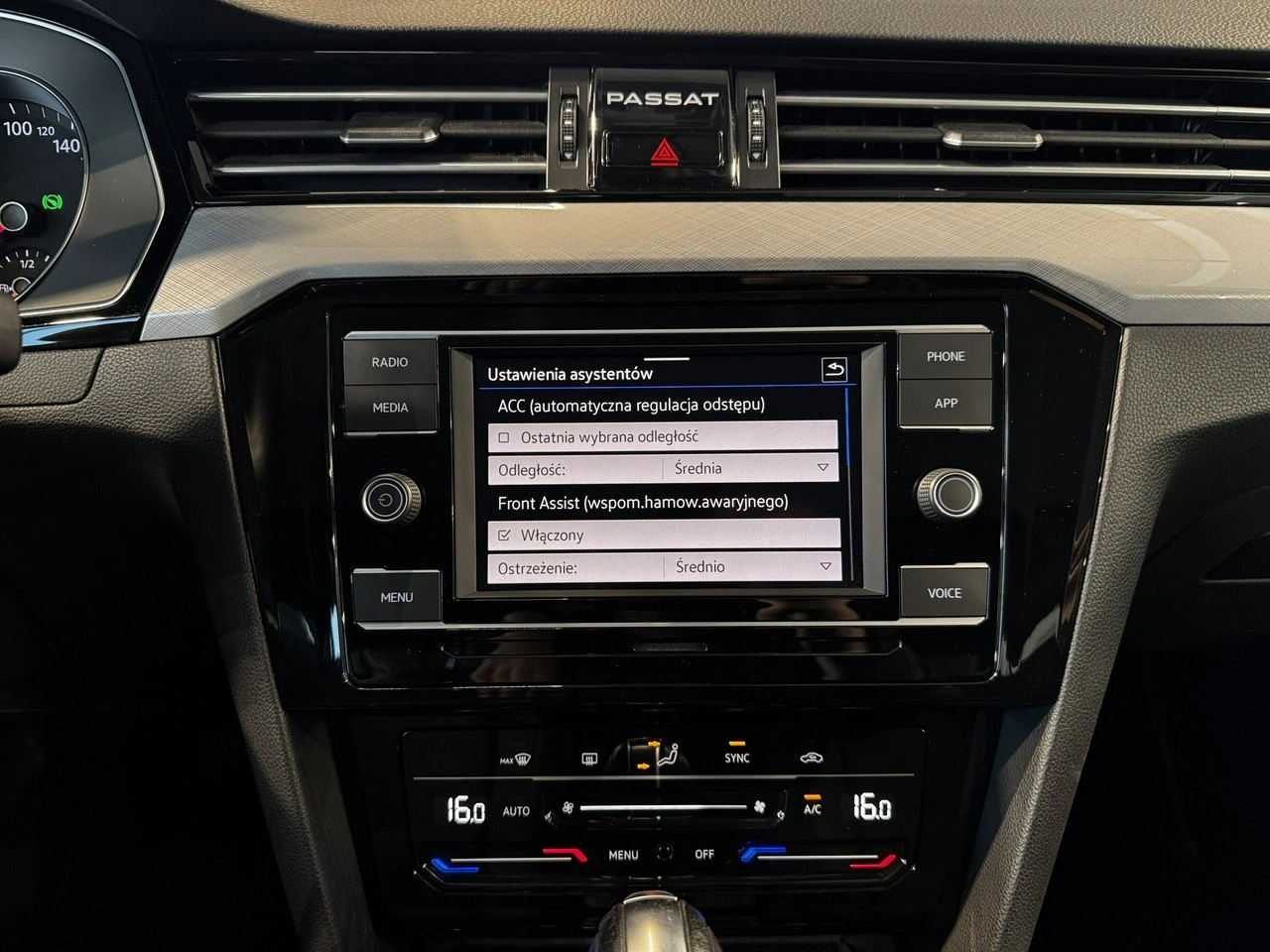 Volkswagen Passat - Zdjęcie 27
