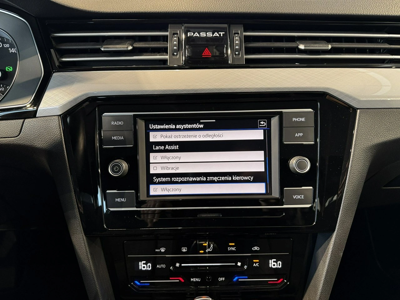 Volkswagen Passat - Zdjęcie 28