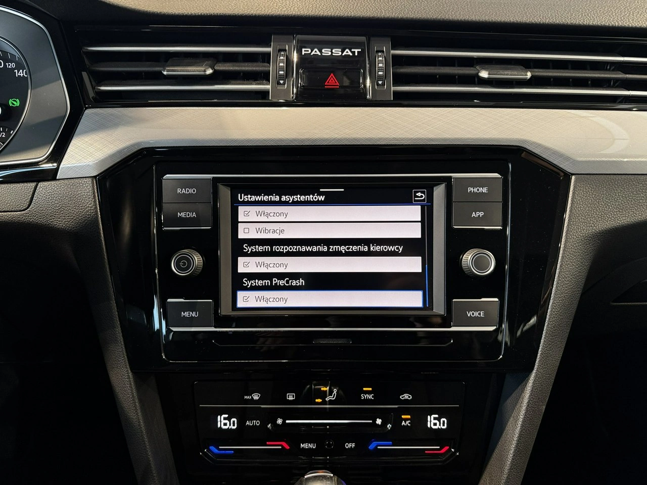 Volkswagen Passat - Zdjęcie 29