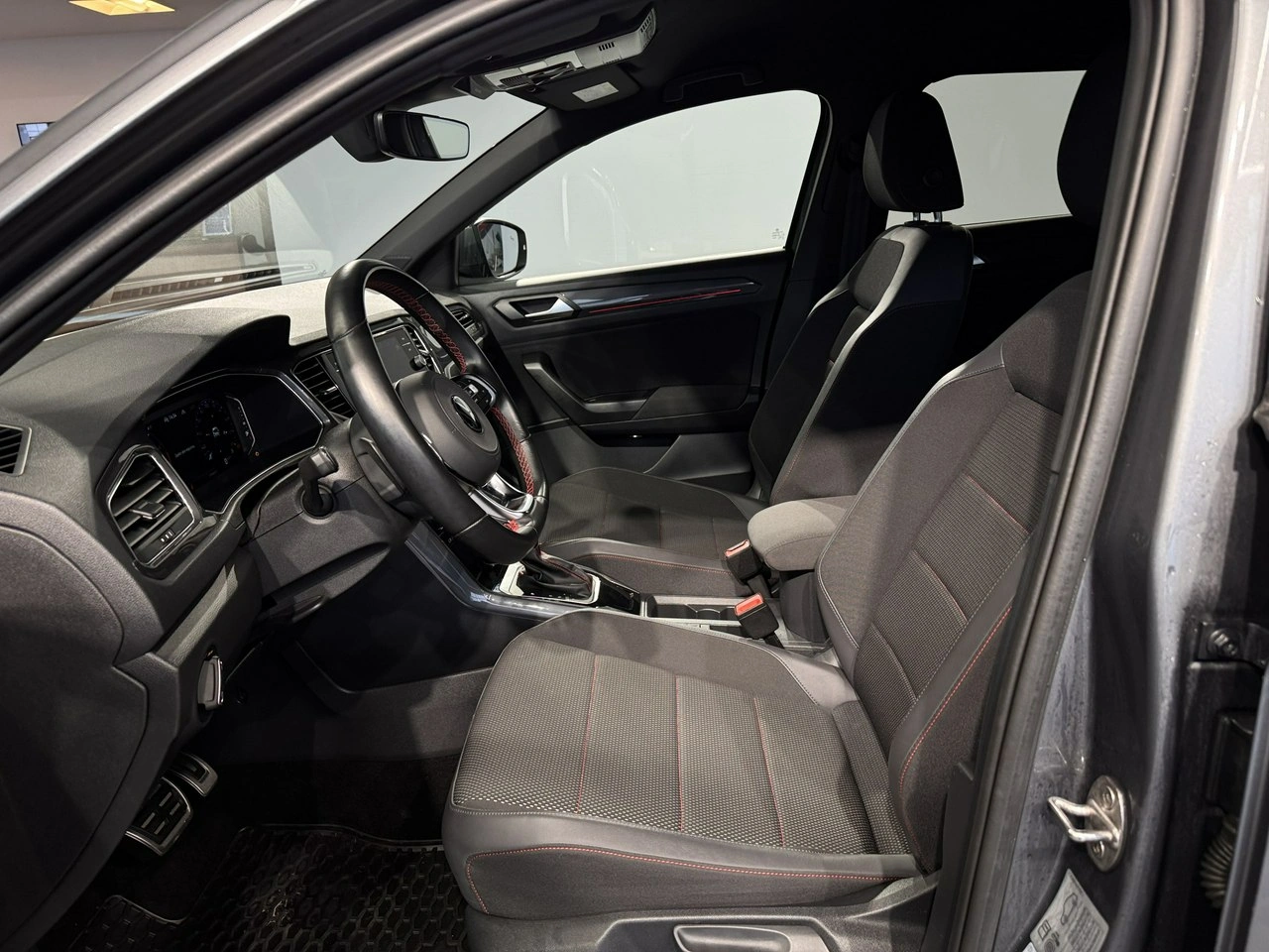 Volkswagen T-Roc - Zdjęcie 13