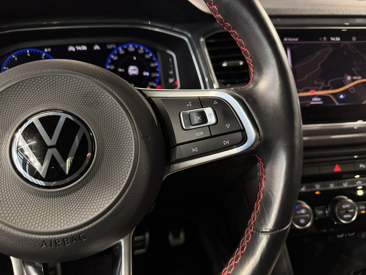 Volkswagen T-Roc - Zdjęcie 17