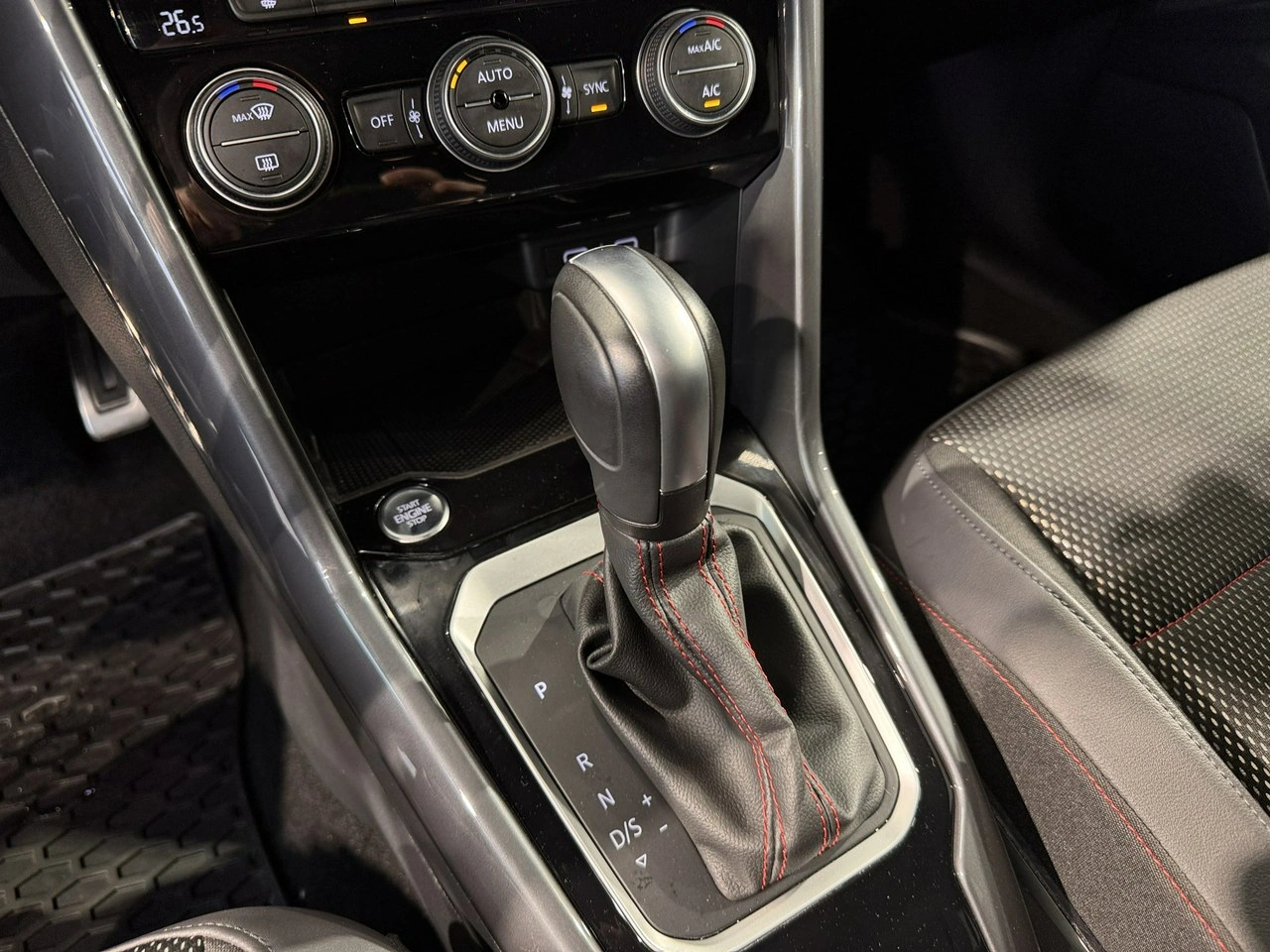 Volkswagen T-Roc - Zdjęcie 24