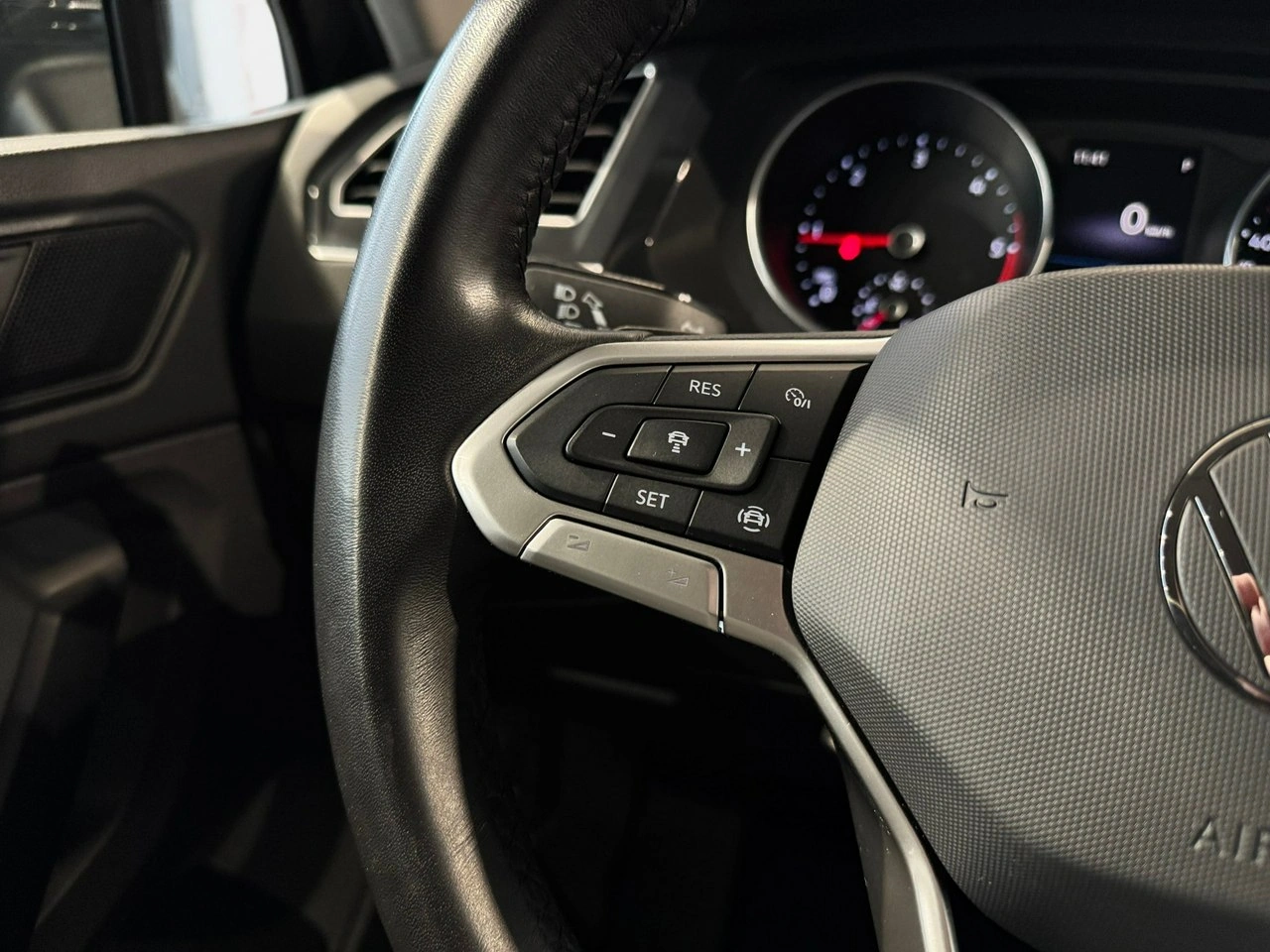 Volkswagen Tiguan - Zdjęcie 18