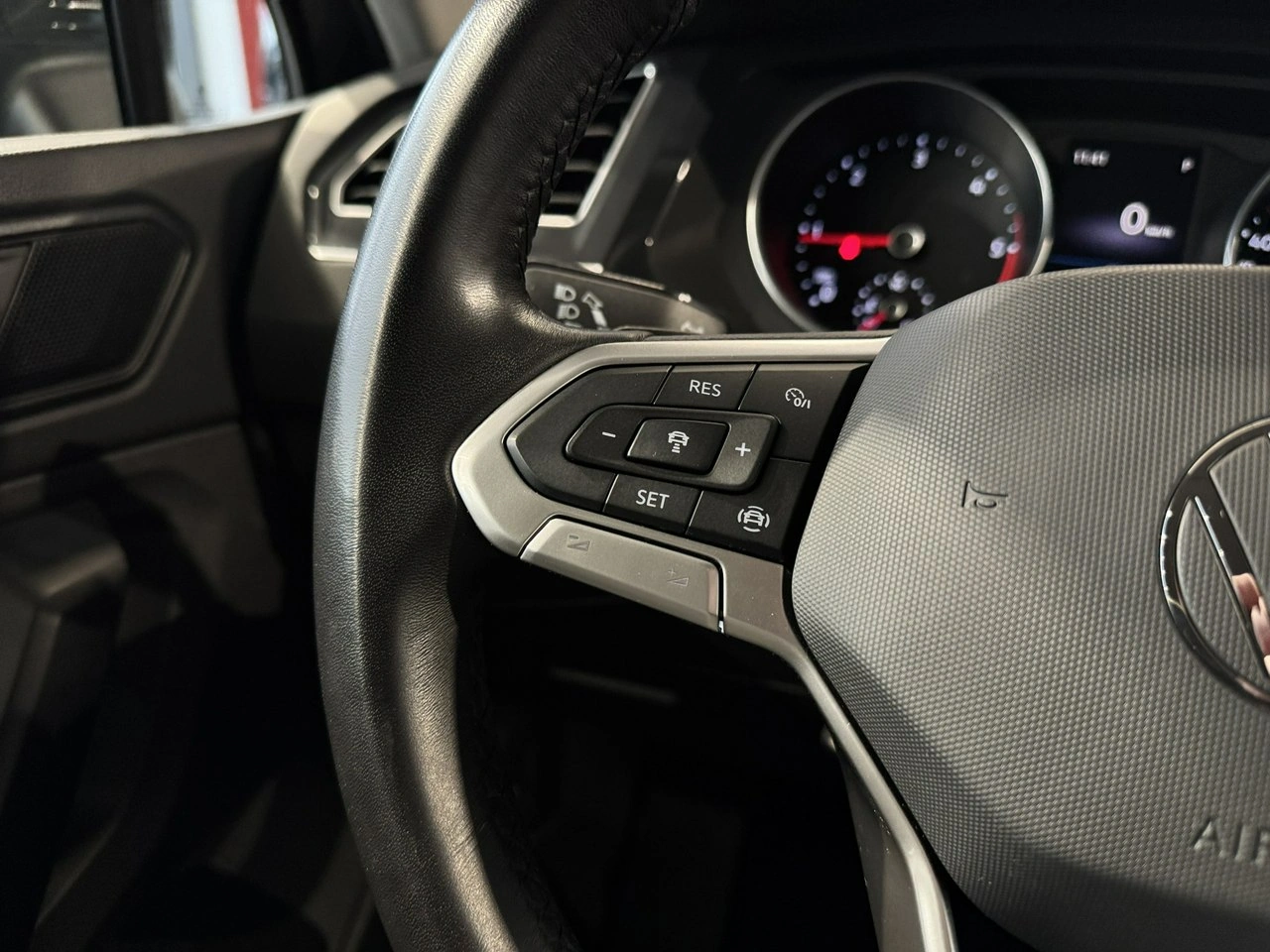 Volkswagen Tiguan - Zdjęcie 18