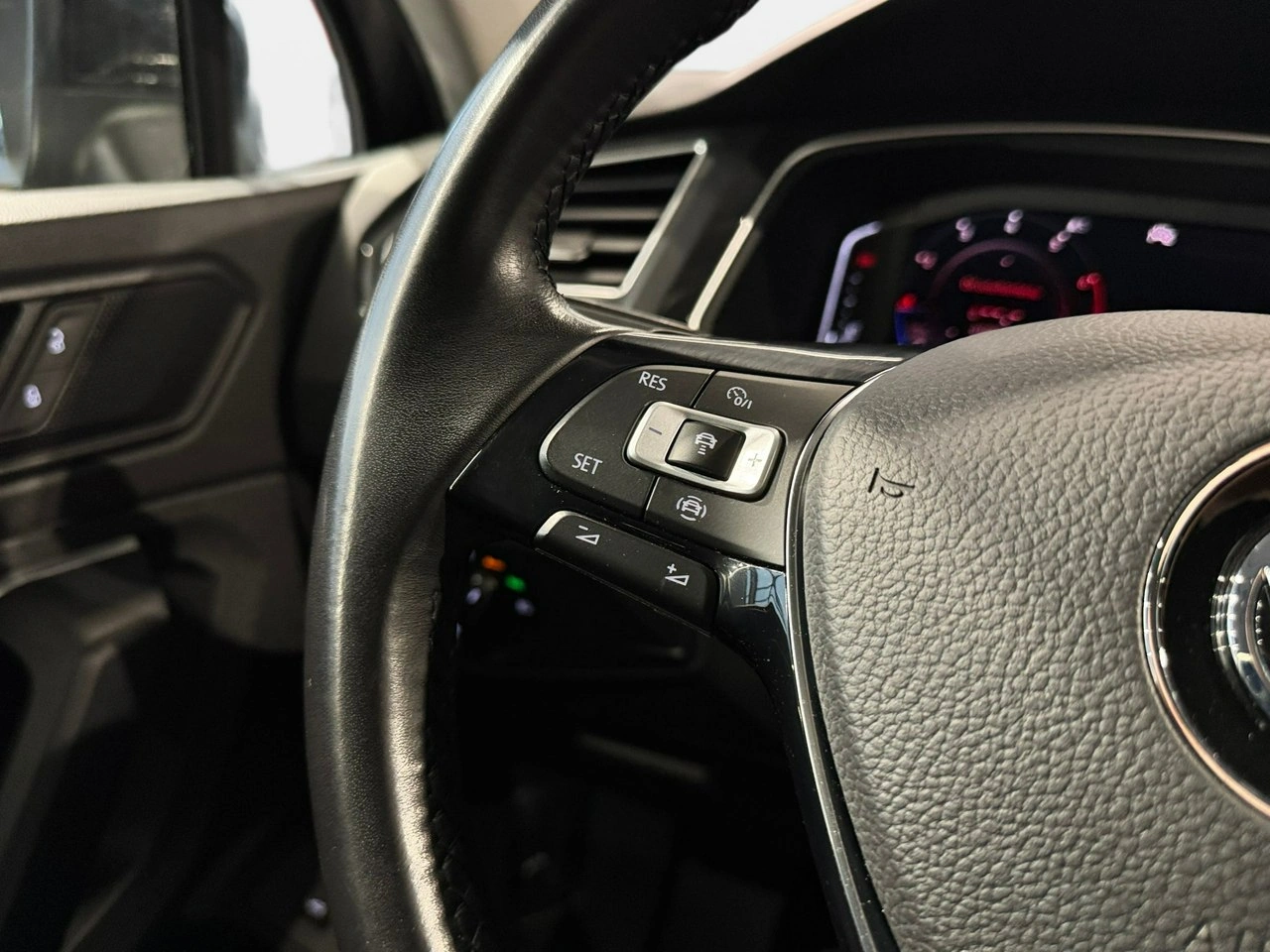 Volkswagen Tiguan - Zdjęcie 21