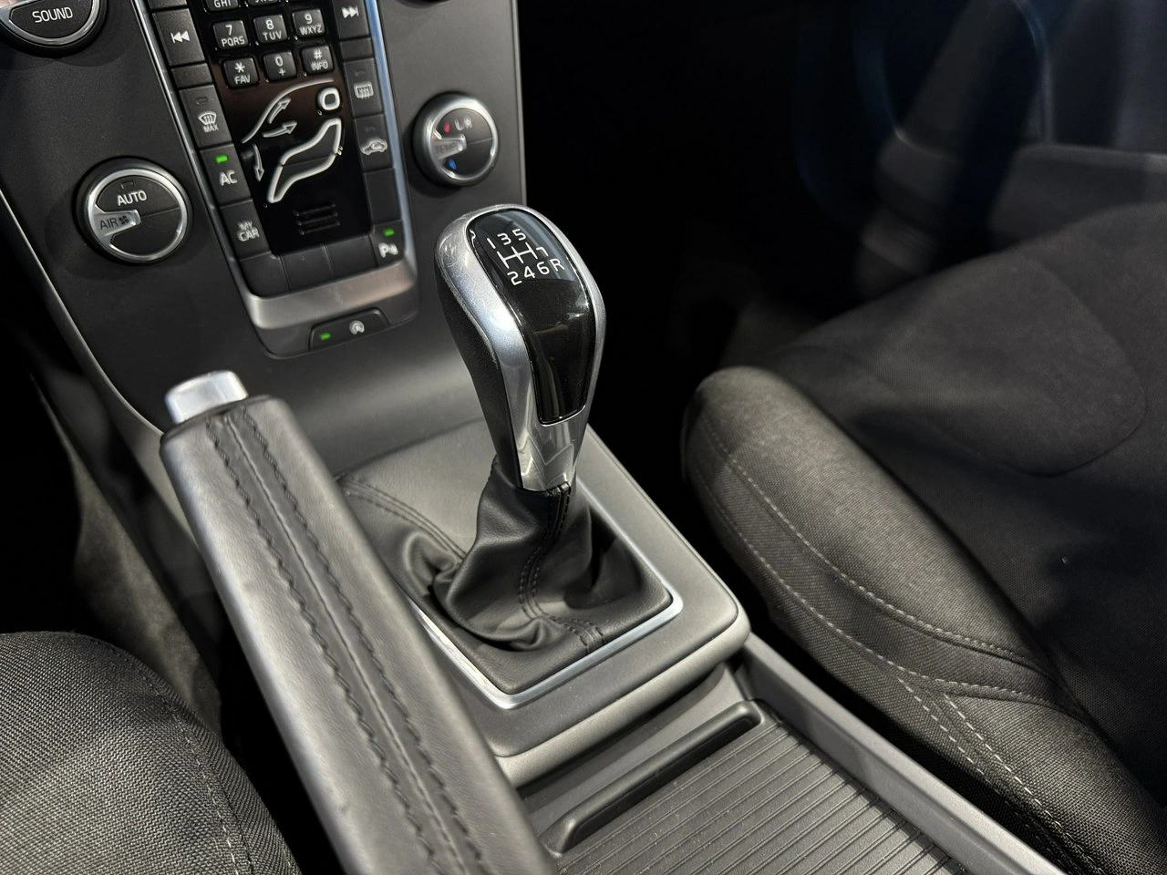 Volvo V40 Cross Country - Zdjęcie 23