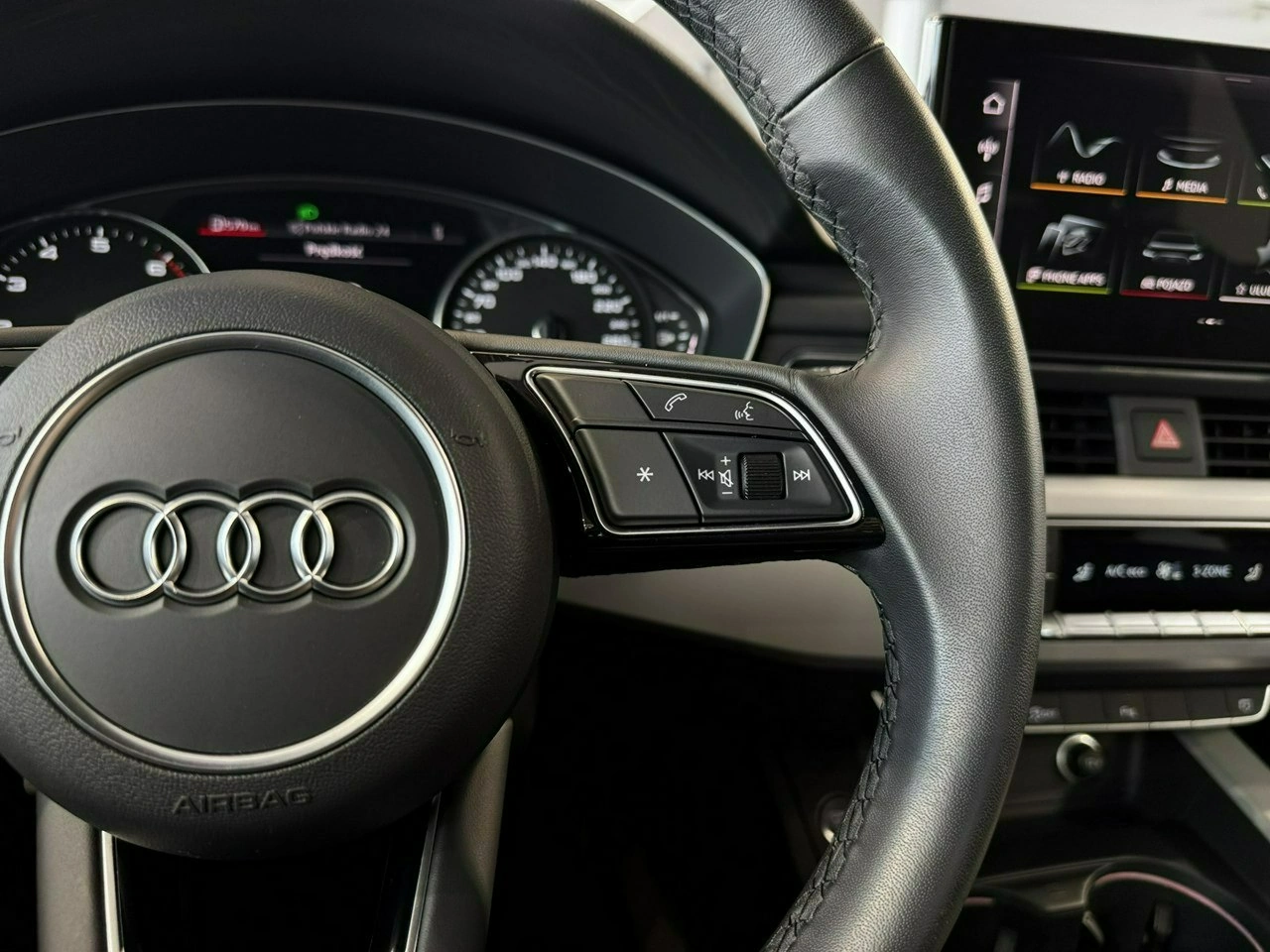 Audi A4 - Zdjęcie 18