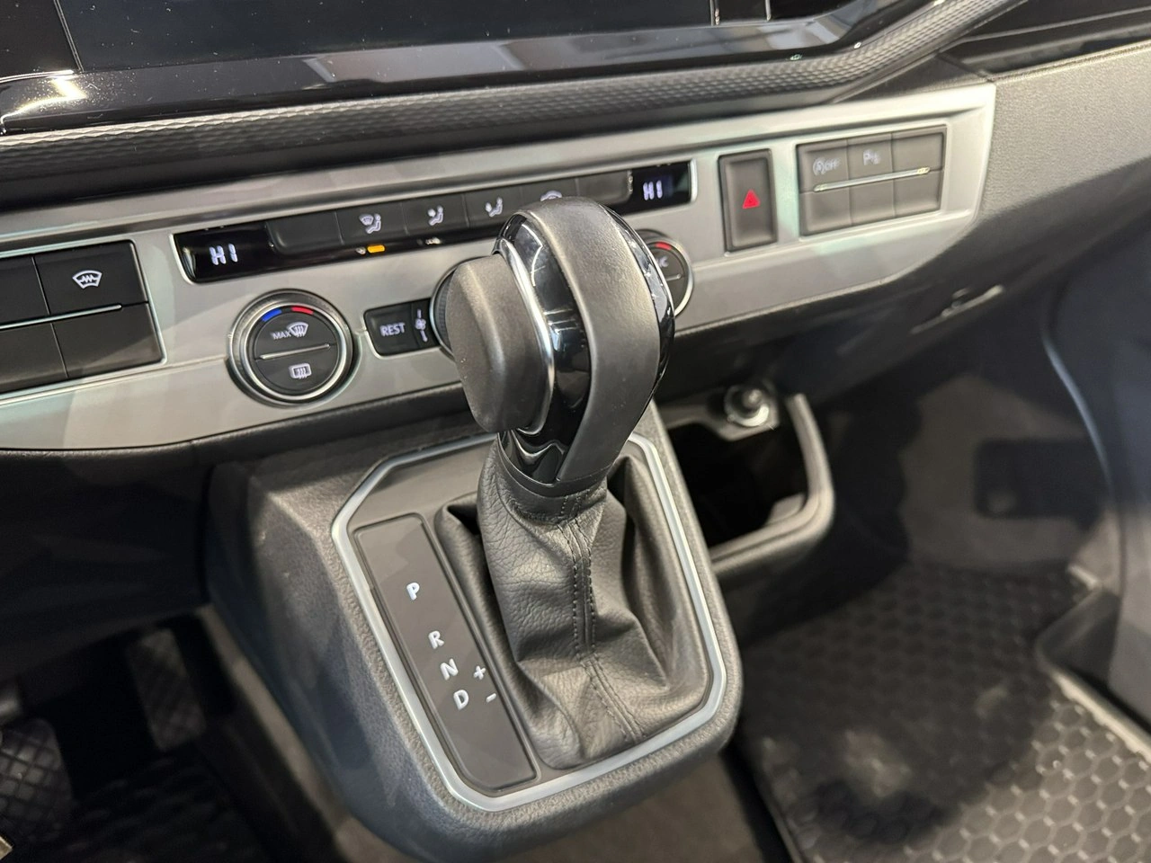 Volkswagen Multivan - Zdjęcie 25