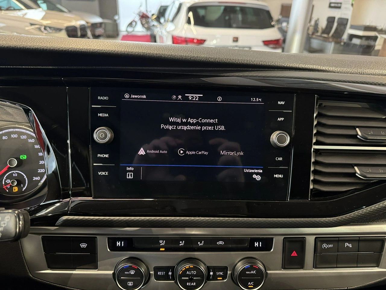 Volkswagen Multivan - Zdjęcie 26