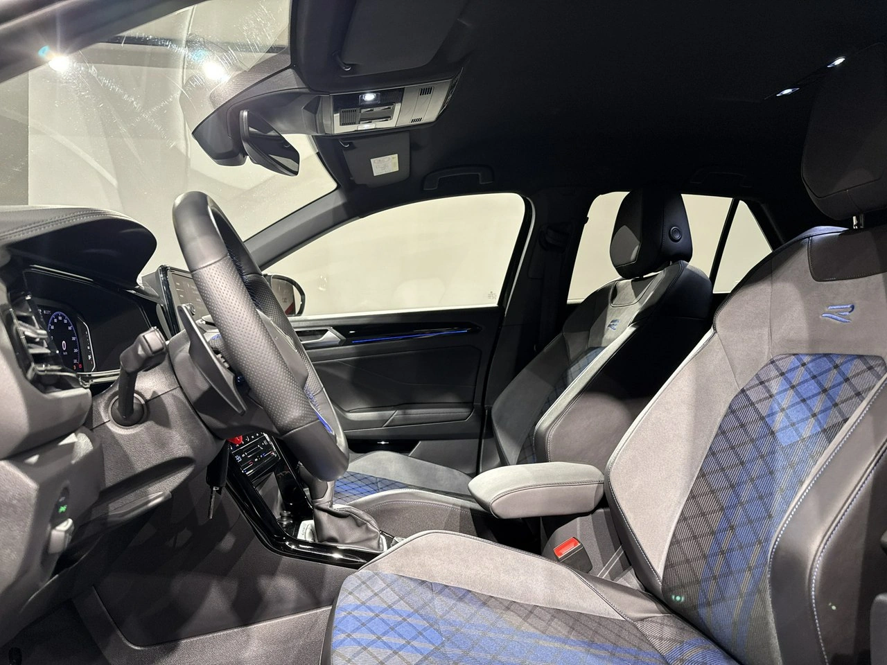 Volkswagen T-Roc - Zdjęcie 12