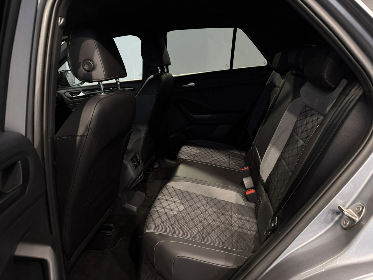 Volkswagen T-Roc - Zdjęcie 12