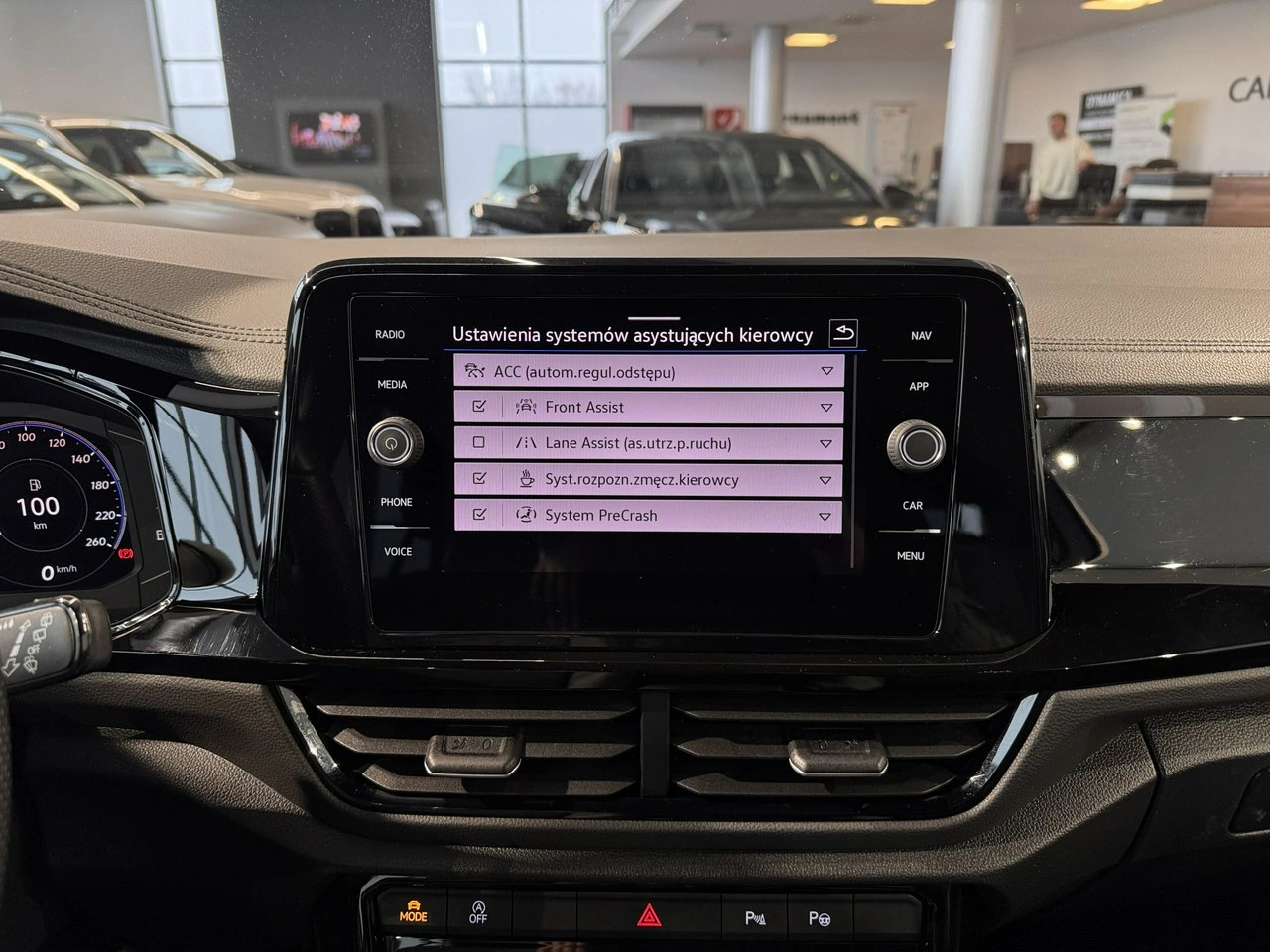 Volkswagen T-Roc - Zdjęcie 21