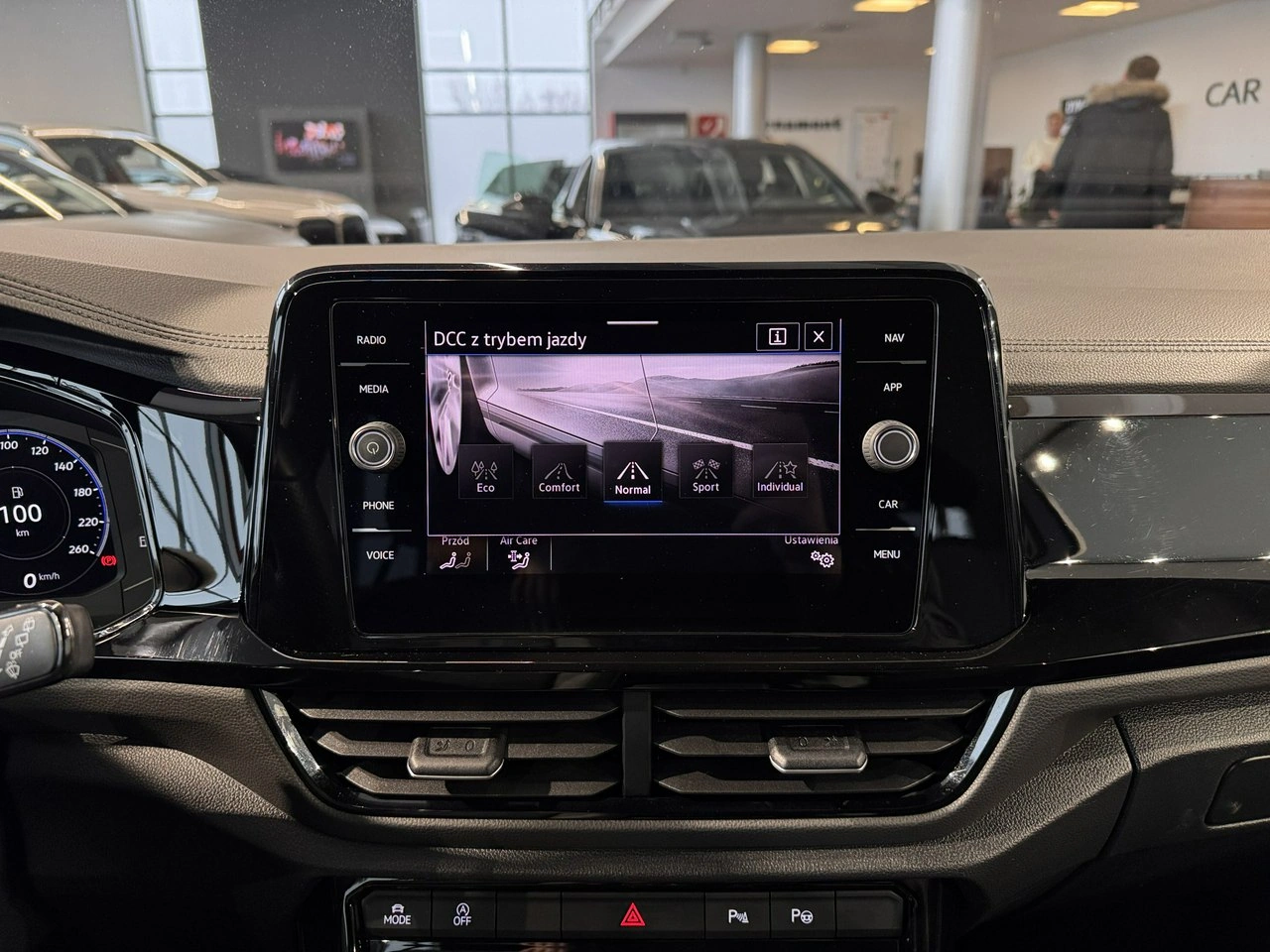 Volkswagen T-Roc - Zdjęcie 22