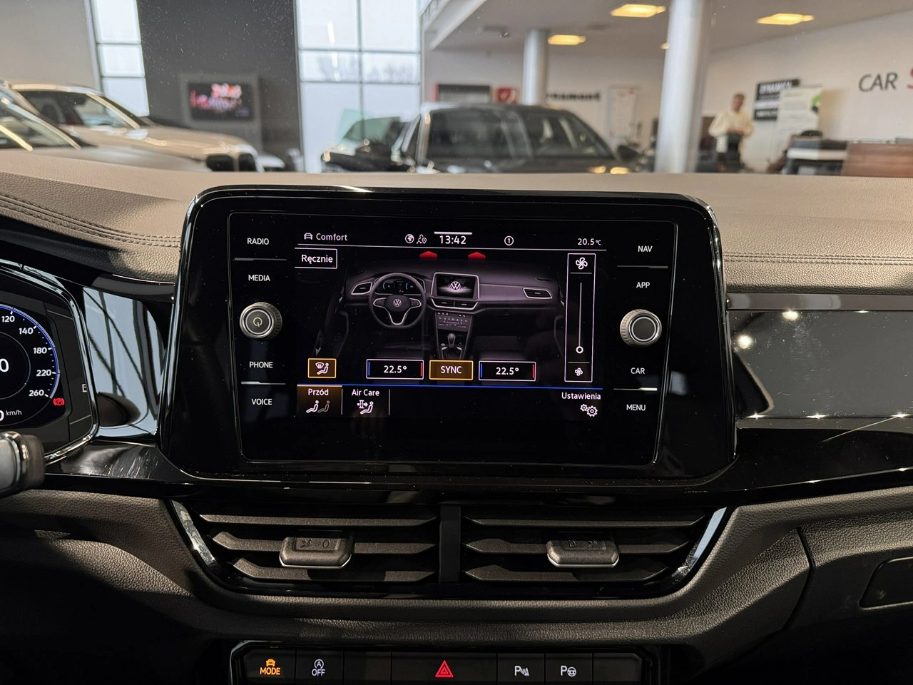 Volkswagen T-Roc - Zdjęcie 23