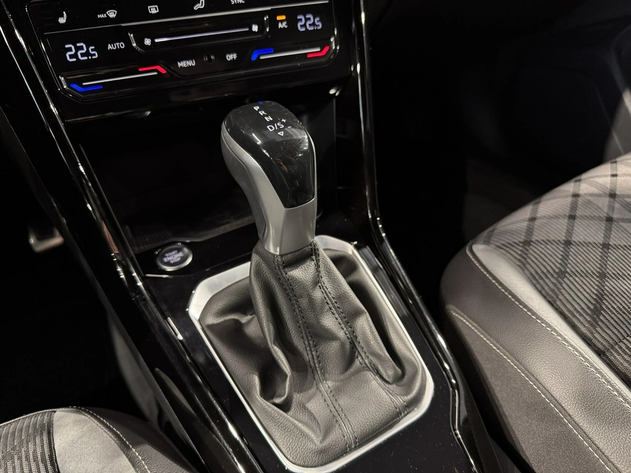 Volkswagen T-Roc - Zdjęcie 25