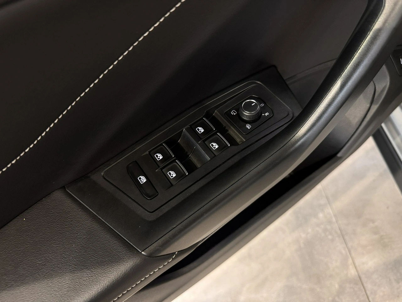 Volkswagen T-Roc - Zdjęcie 27