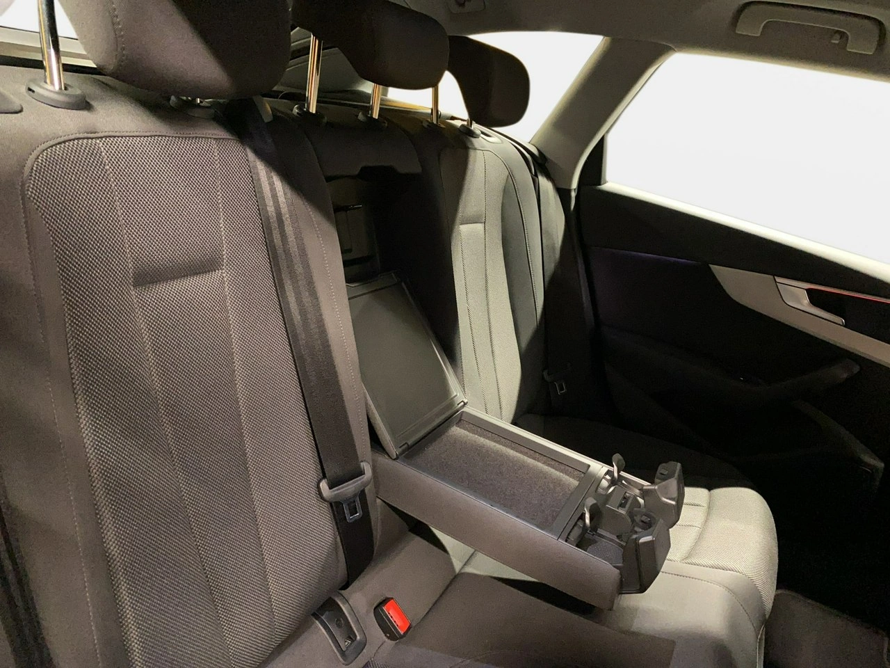 Audi A4 - Zdjęcie 16