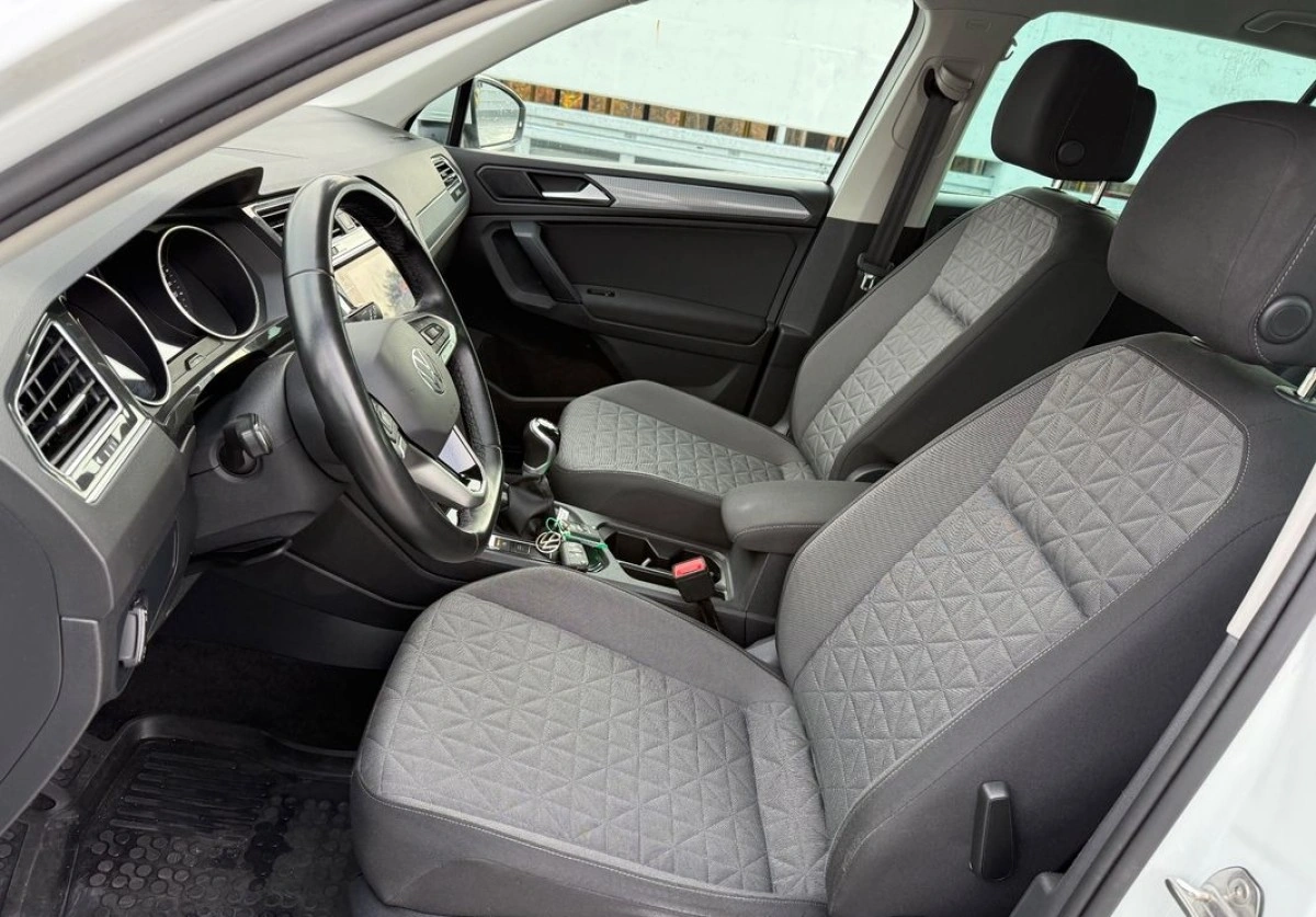 Volkswagen Tiguan - Zdjęcie 13