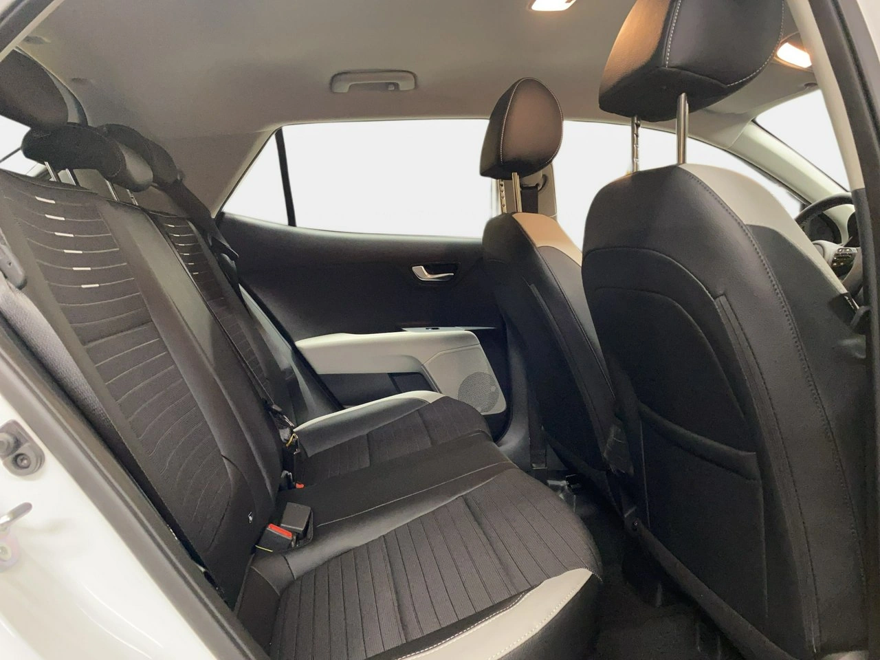 Kia Stonic - Zdjęcie 13