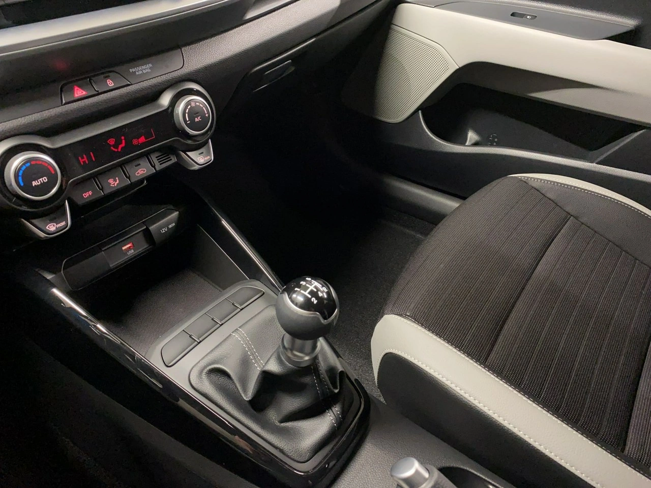 Kia Stonic - Zdjęcie 28