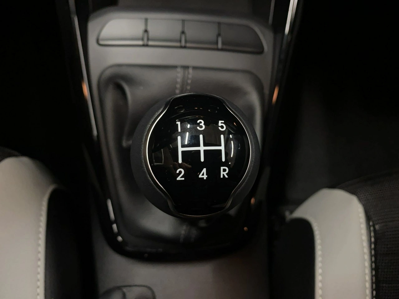 Kia Stonic - Zdjęcie 29