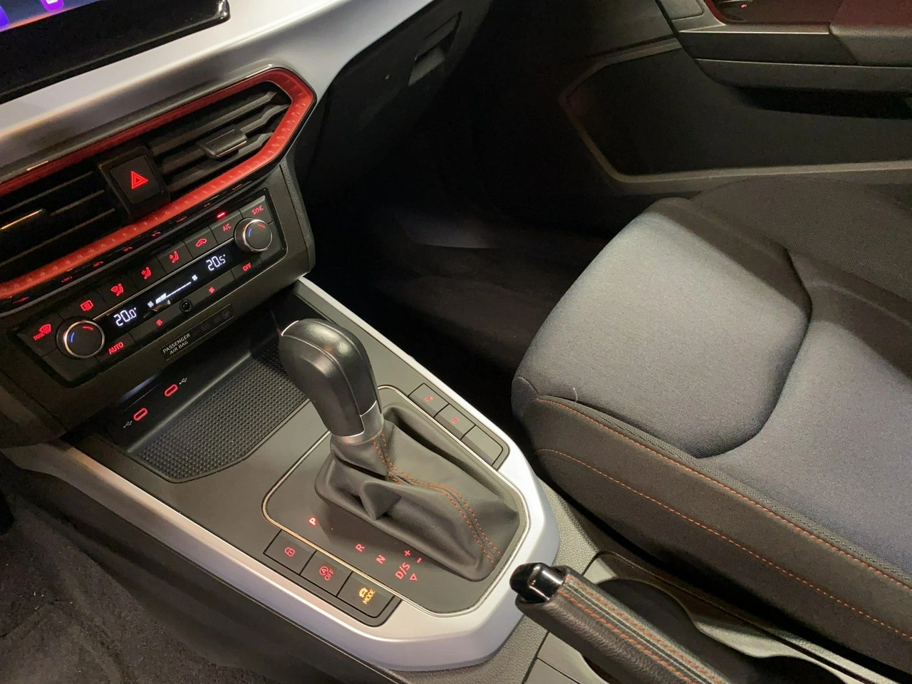 Seat Arona - Zdjęcie 21