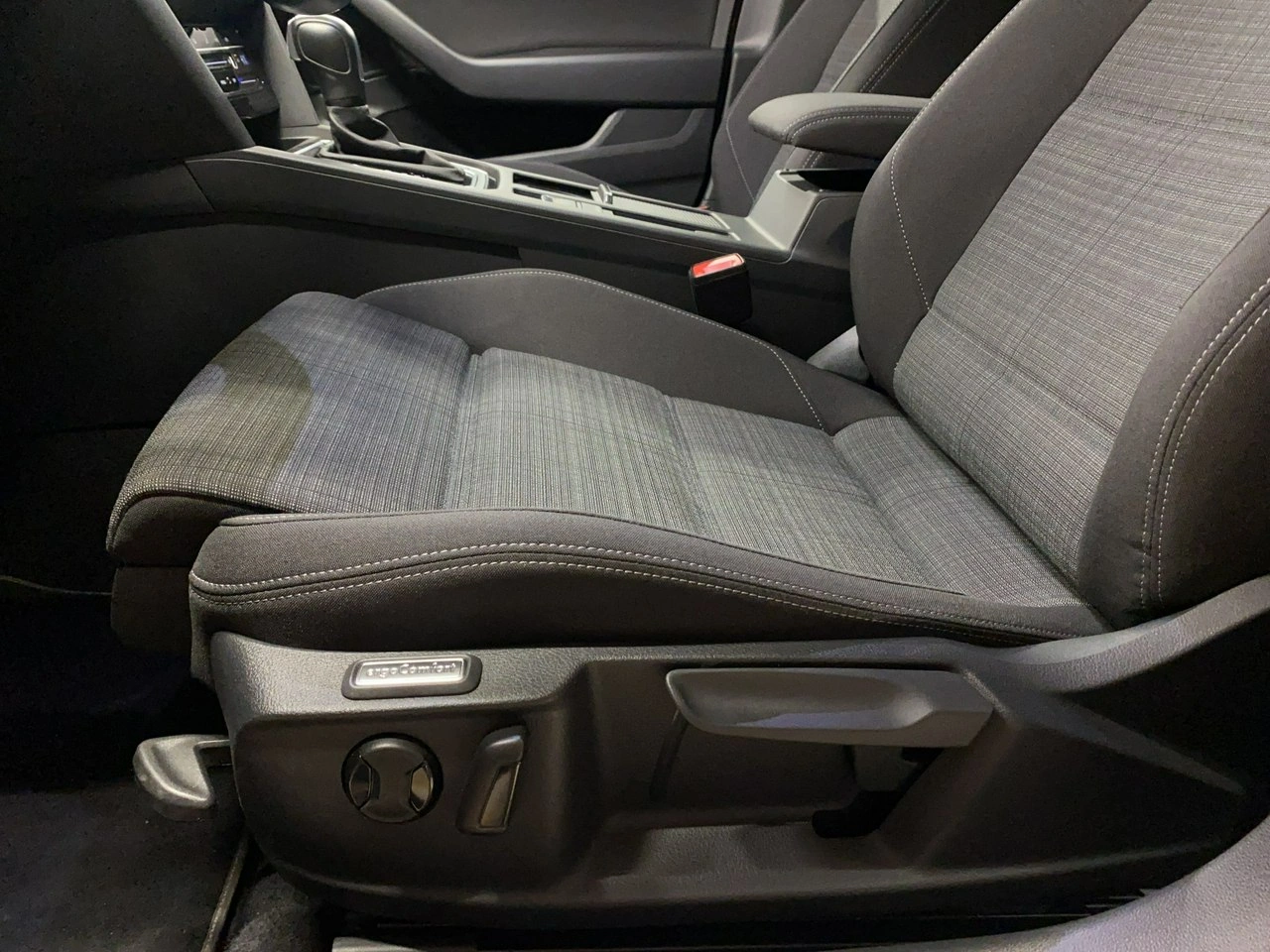 Volkswagen Passat - Zdjęcie 13