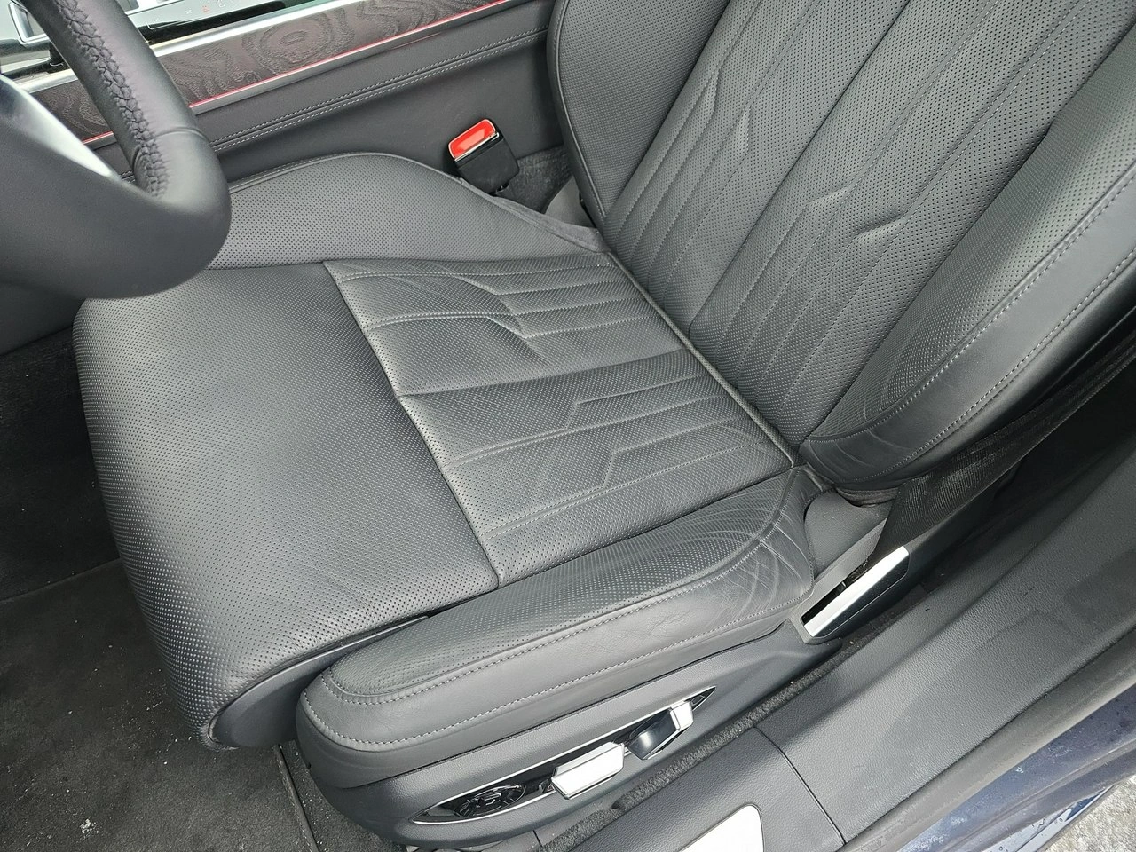 Audi A8 - Zdjęcie 11