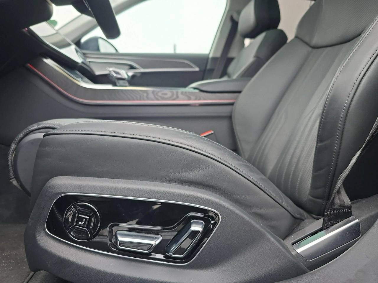 Audi A8 - Zdjęcie 18