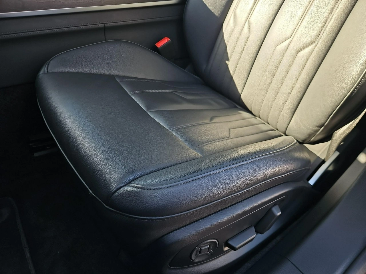 Audi A8 - Zdjęcie 11