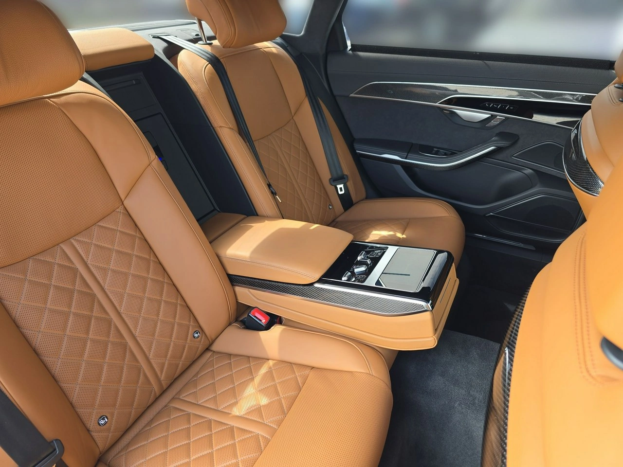 Audi A8 - Zdjęcie 10