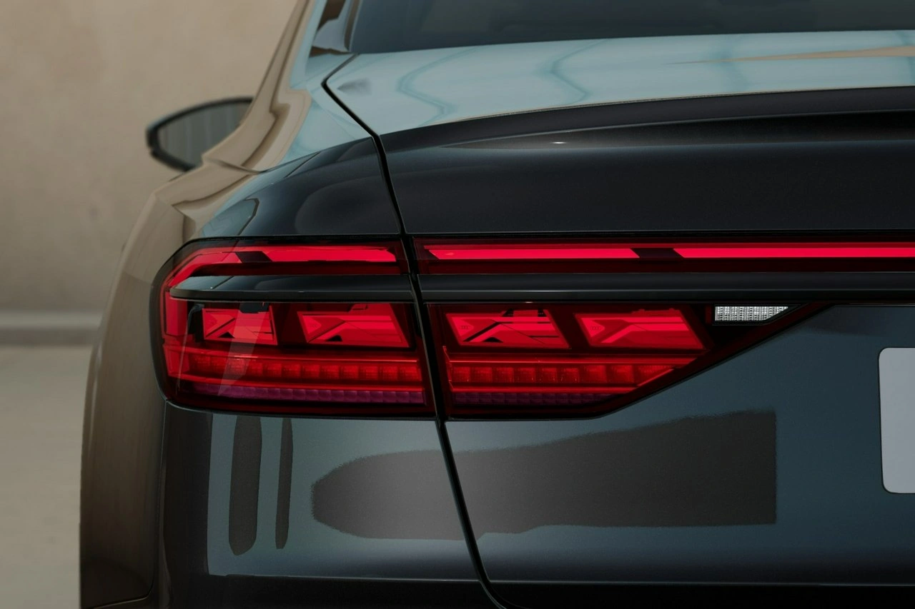 Audi A8 - Zdjęcie 2