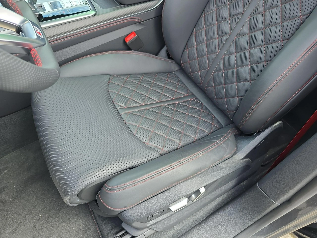 Audi SQ8 - Zdjęcie 11