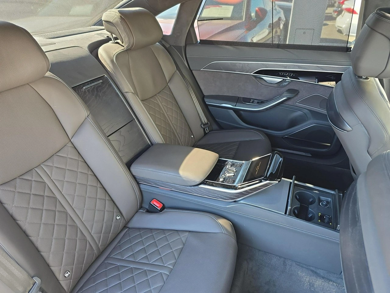 Audi A8 - Zdjęcie 10