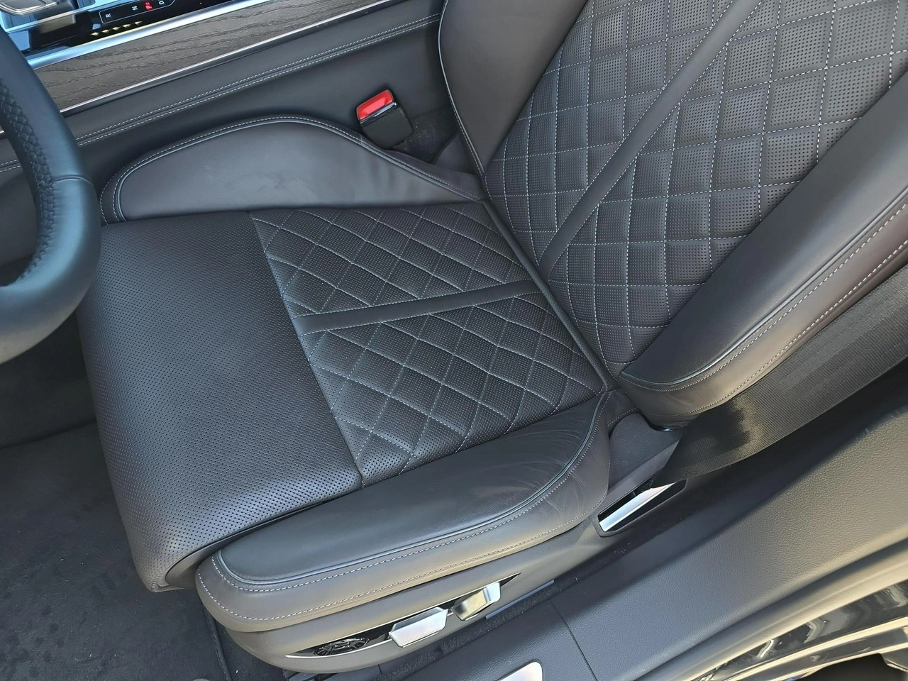 Audi A8 - Zdjęcie 11