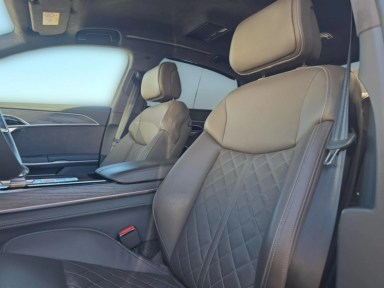 Audi A8 - Zdjęcie 18